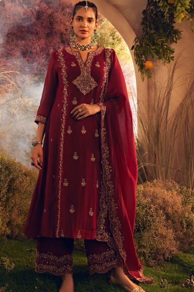 Maroon dabka embroidered kurta set