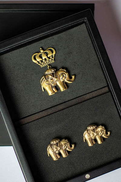 Elephant brooch gift set