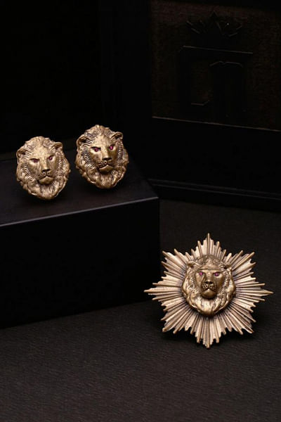Lion brooch and cufflinks gift set