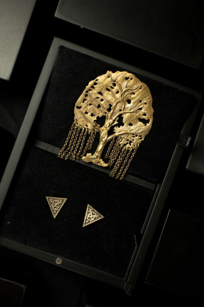 Tree brooch and collar tips gift set