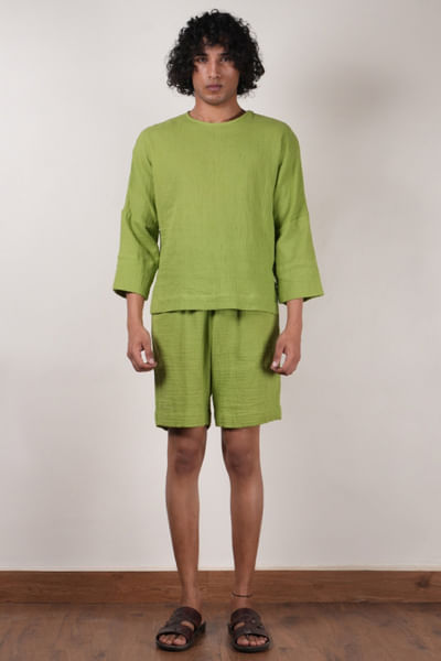 Green crushed cotton shorts