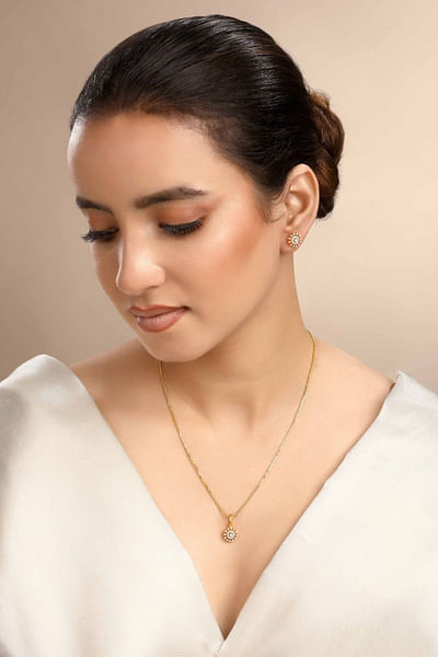 Gold cubic zirconia pendant necklace set