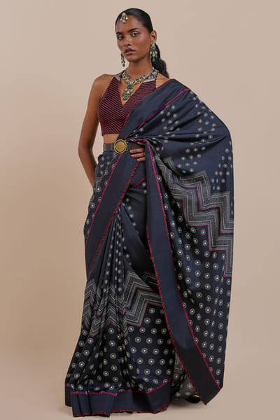 JJV.Kapurthala By JJ Valaya Blue-red embroidered chevron pattern sari set JJVMAY26D144369