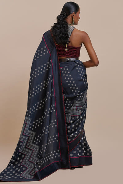 JJV.Kapurthala By JJ Valaya Blue-red embroidered chevron pattern sari set JJVMAY26D144369