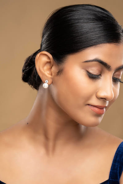 Silver pearl stud earrings