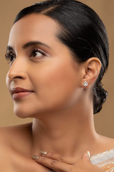 Silver mini pear-shaped earrings