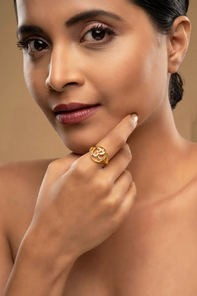 Gold om silver ring