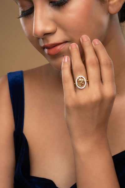 Gold round Aum silver ring