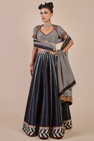 Black and ivory chevron printed stole