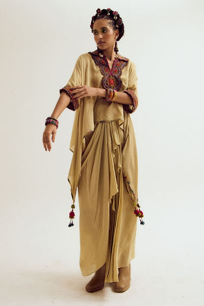 Ecru threadwork embroidered cape skirt set