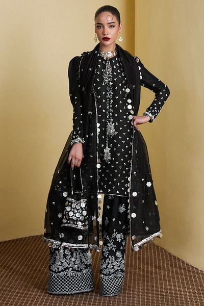 Jet back 3D floral detail kurta set