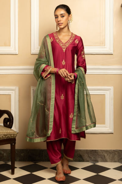 Plum zari embroidered kurta set