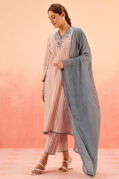 Red aari embroidered kurta set