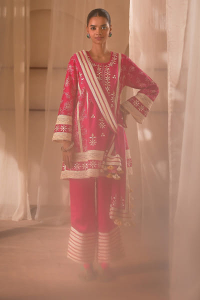Desho Couture Pink resham embroidered kurta set DESHJUL26D149413