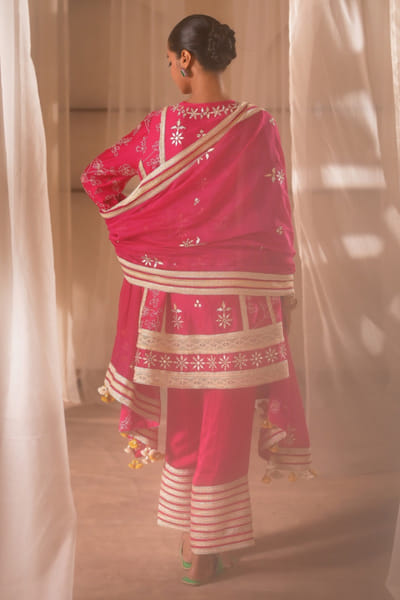 Desho Couture Pink resham embroidered kurta set DESHJUL26D149413