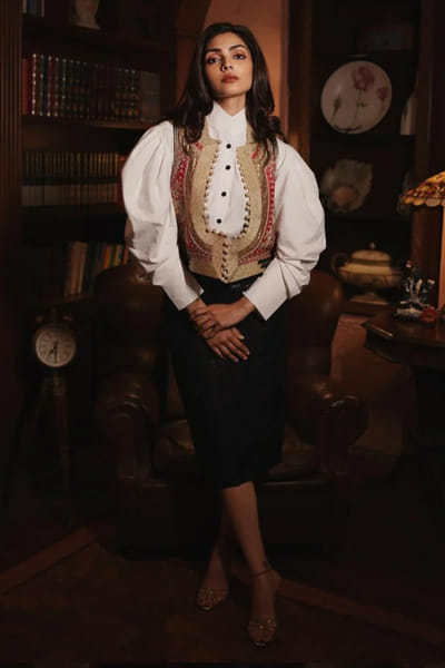Duchess Kumari Antique gold-red hand embroidered waistcoat DUCHAUG26D152443
