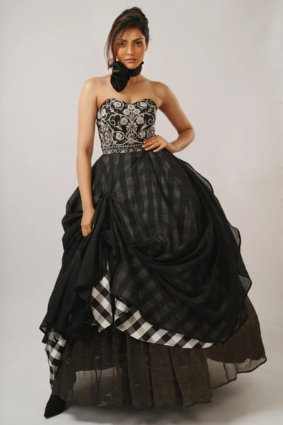 Duchess Kumari Black-pearl embroidered checks strapless gown DUCHAUG26D152447
