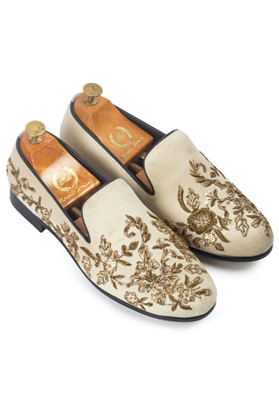 Beige floral zardozi embroidered slip-ons