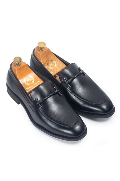 Black knot buckle slip ons