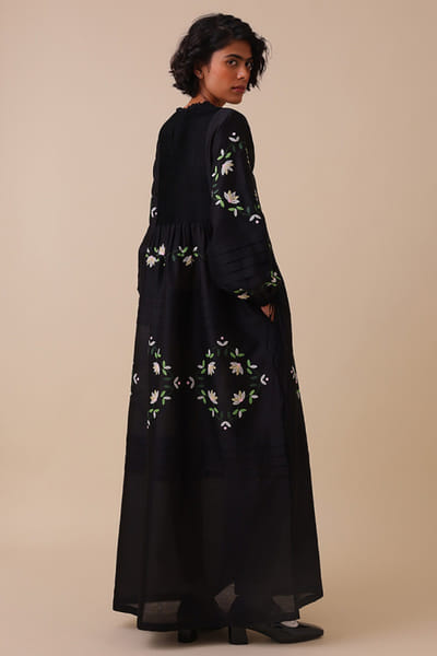 SWGT Black pintuck maxi dress SWGTAPR26D143257