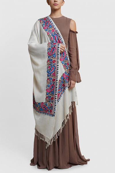 White embroidered wollen stole