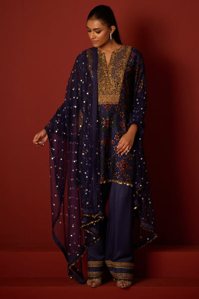 Deep indigo zari embroidered dupatta