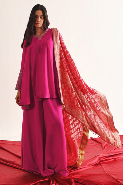 Pink banarasi bandhani dupatta