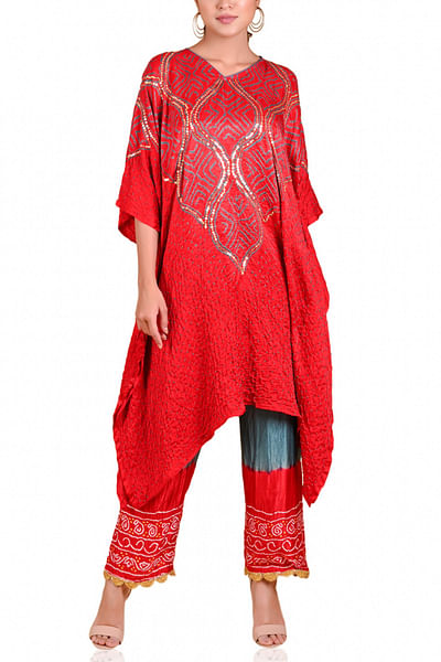 Red embellished bandhani kaftan
