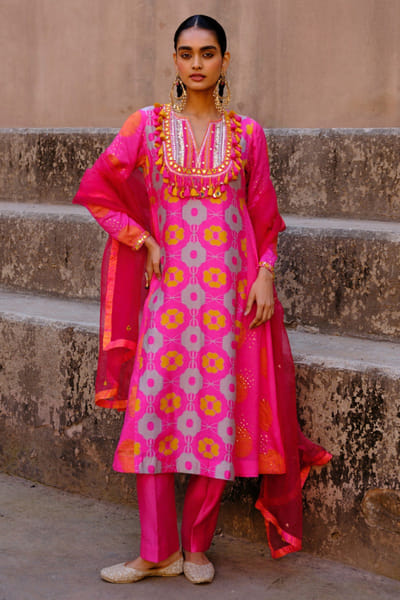 Drishti & Zahabia Pink print embroidered kurta set DRISMAY26D144725