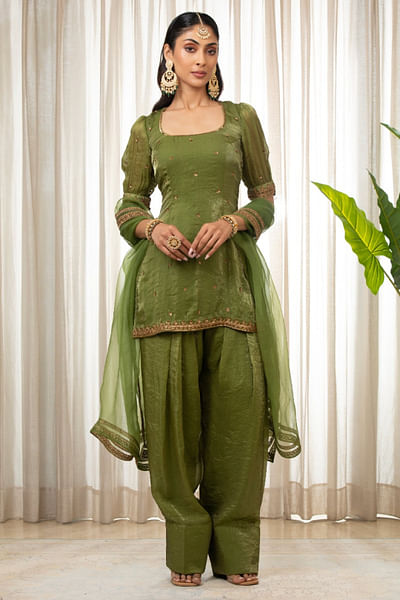 Green embellished puff sleeved kurta set