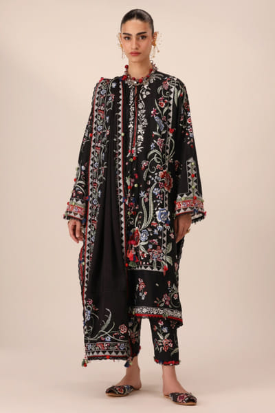 Élan Black floral embroidered kurta set ELANAUG26D151126