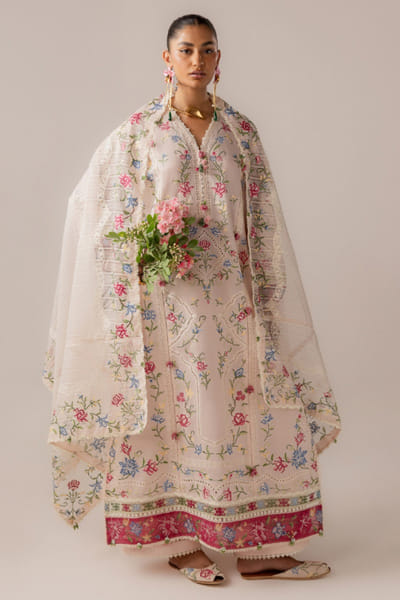 Élan Blush floral embroidered kurta set ELANAUG26D151130