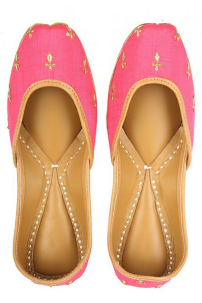 Bright pink embellished juttis