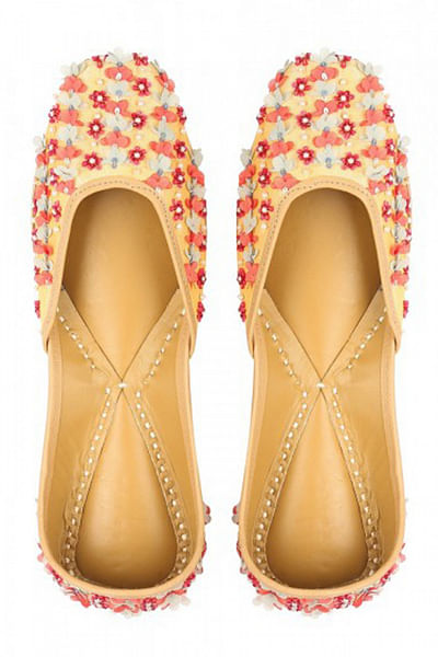 Gold floral embroidered juttis