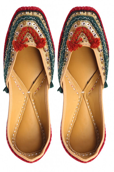Multicoloured woollen embroidered juttis