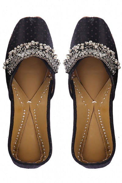 Black Ghungroo Juttis