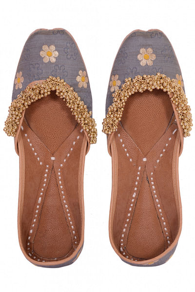 Grey Embroidered Ghungroo Juttis