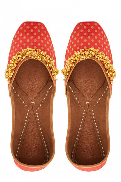 Peach embellished juttis