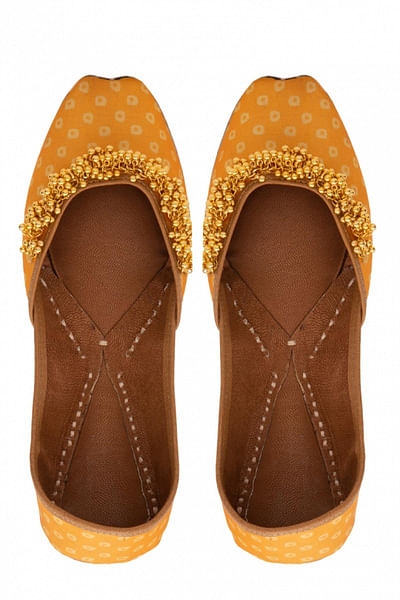 Yellow embellished juttis