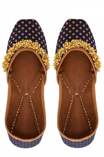 Blue embellished juttis