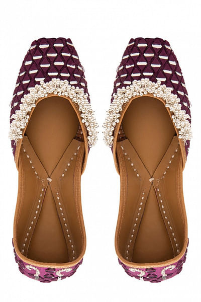 Purple embroidered juttis