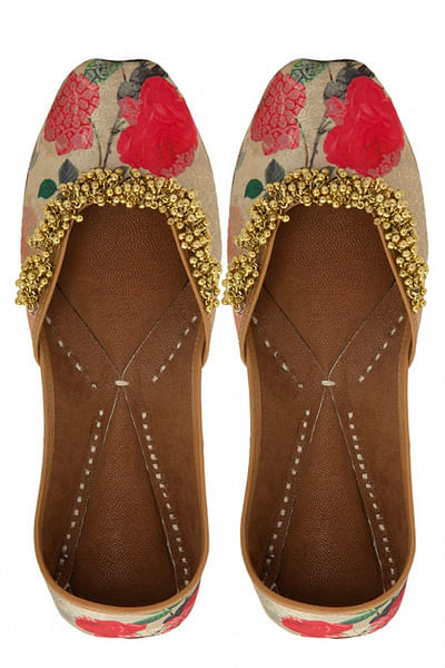 Multicoloured ghunghroo embellished juttis