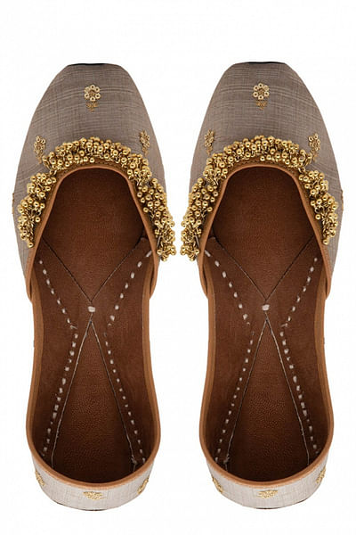 Grey ghungroo embellished juttis
