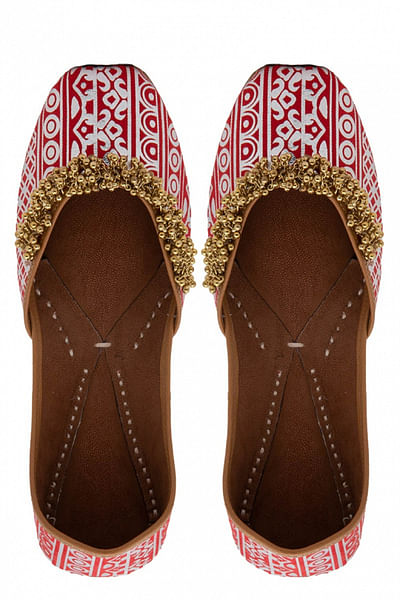 Multicoloured embellished juttis
