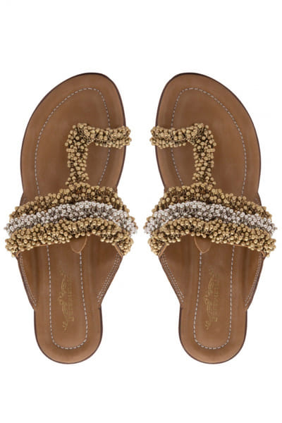 Beige ghunghroo embellished kolhapuris