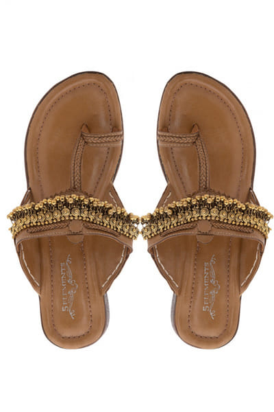 Beige embellished kolhapuris