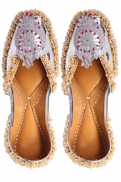 Silver embellished juttis