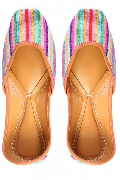 Multicoloured striped juttis