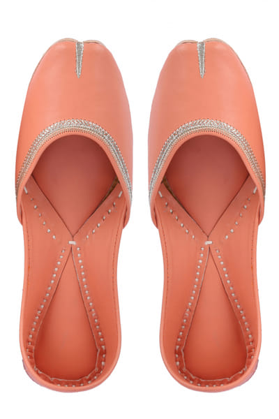 Peach Solid Juttis