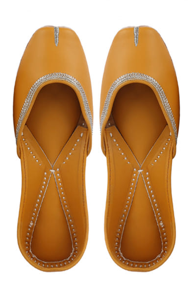 Mustard Yellow White Juttis